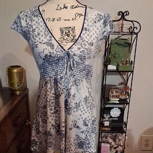 Charlotte Russe Floral Blue and White Babydoll Blouse Top Size Medium